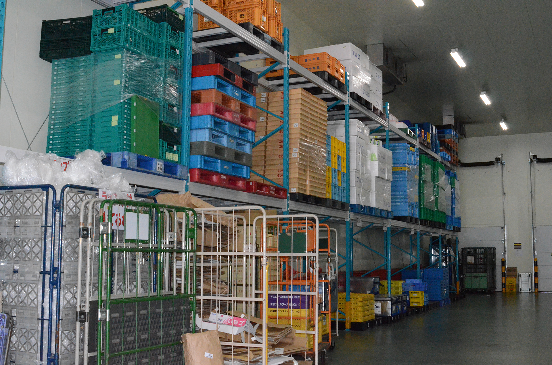 冷凍倉庫内部